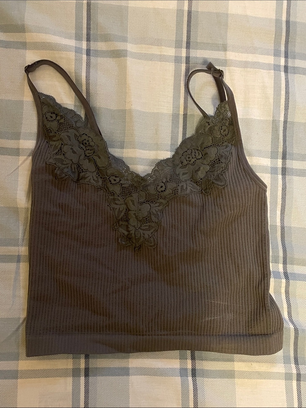 grey lace trim tank top 𓂂ɞ̴̶̷ ₃ ɞ̴̶̷𓂂 with adjustable straps size xs-s